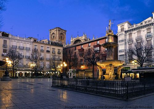 Visita guiada privada centro granada misterios de noche nocturna nocturno con guía privado