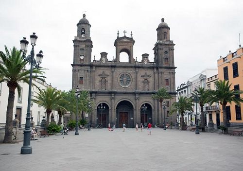 reservar Visitas guiadas excursiones rutas tours guiados al centro histórico de la Vegueta y Cristóbal Colón gran canaria